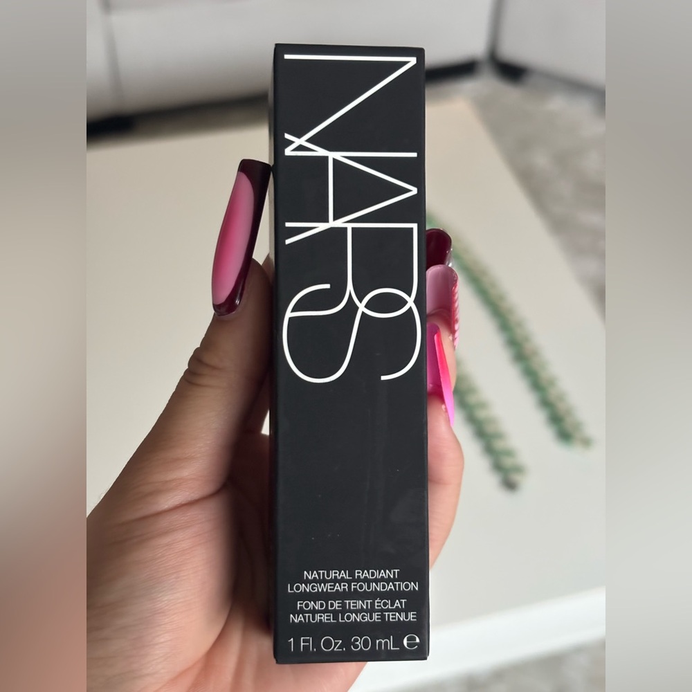 NARS Black Foundation Radiant Longwear